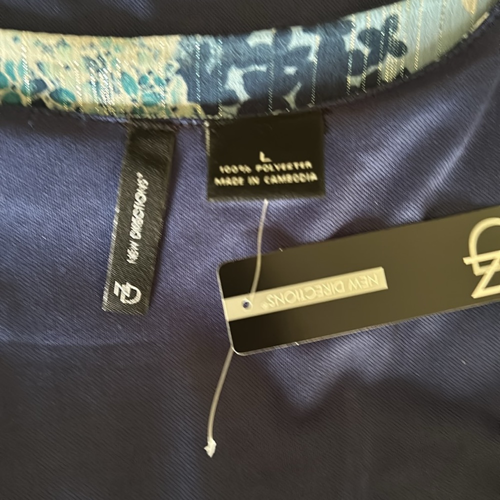 New direction, women’s sleeveless blouse lined. New with tags. Light/Dark Blue. - Picture 9 of 11